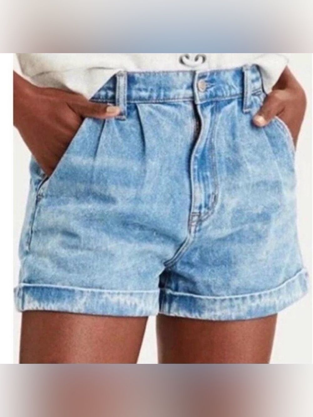 American Eagle High Rise Pleated Denim Mom Shorts Sz 14 light wash cuffed cotton